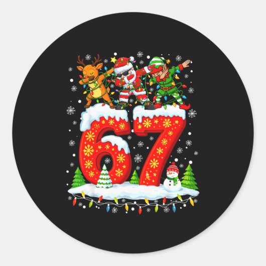 67 Six Seven Meme Gen Alpha Kerstman Elf Ree Ronde Sticker (Voorkant)