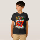 67 Six Seven Meme Gen Alpha Kerstman Elf Ree T-shirt (Voorkant volledig)