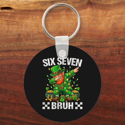 67 St Patricks Funny Six Seven Meme Leprechaun Boy Sleutelhanger (Voorkant)