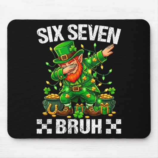 67 St Patricks Grappige Zes Zeven Meme Leprechaun  Muismat (Voorkant)