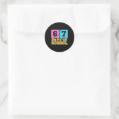 67e schooldag kinderen grappige meme zes zeven per ronde sticker (Tas)