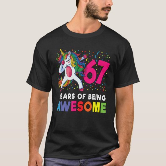 67e verjaardag Dabbing Unicorn Party Gift 67 jaar T-shirt (Voorkant)