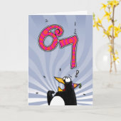 67e verjaardag - Penguin Surprise Kaart (Gele Bloem)