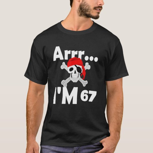 67e verjaardag Pirate Skull 67 jaar oud Bday T-shirt (Voorkant)