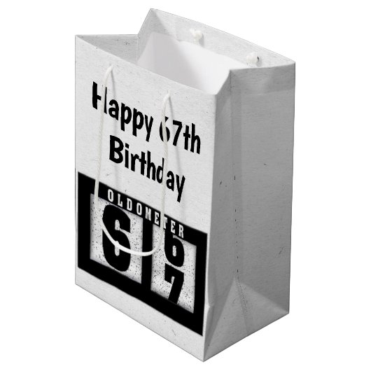 67e verjaardag Zwarte Odometer Medium Cadeauzakje (Voorkant Gekanteld)