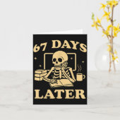 67th Day Of School Teacher Skeleton Funny 6 7 Meme Kaart (Gele Bloem)