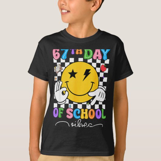 67th Day Of School Vibes Cute Smile Face 67 Days O T-shirt (Voorkant)