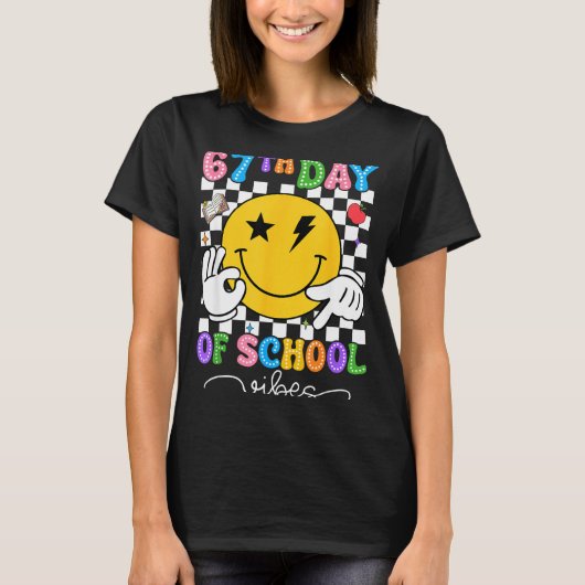 67th Day Of School Vibes Cute Smile Face 67 Days O T-shirt (Voorkant)