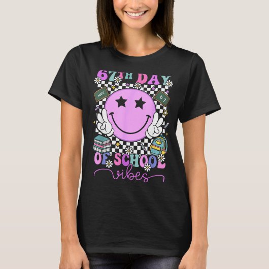 67th Day Of School Vibes Groovy Retro 100 Days Of  T-shirt (Voorkant)