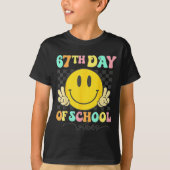 67th Day Of School Vibes Groovy Smile Face 67 Six  T-shirt (Voorkant)