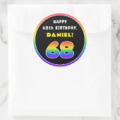 68e verjaardag: kleurrijke regenboog # 68, aangepa ronde sticker (Tas)