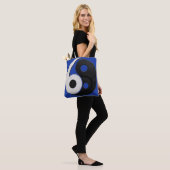 69 Yin Yang Symbool Ontwerp Tote Bag (Op model)
