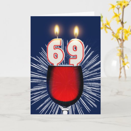 69e verjaardag met wijn en kaarsen kaart (Gele Bloem)
