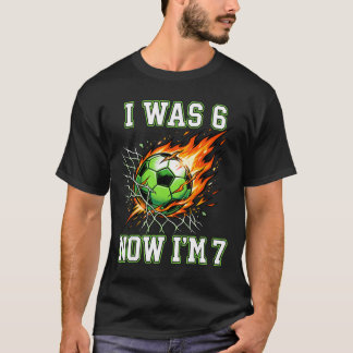 6 7 Ik was 6 Nu ben ik 7 Voetbal Verjaardag Voetba T-shirt