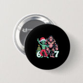 6 7 Meme Christmas Alien Sasquatch Six Seven Fun  Ronde Button 5,7 Cm (Voorkant /achterkant)