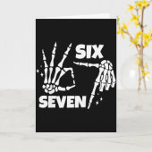 6 7 Meme Funny Skeleton Hands Halloween Couples Si Kaart (Gele Bloem)