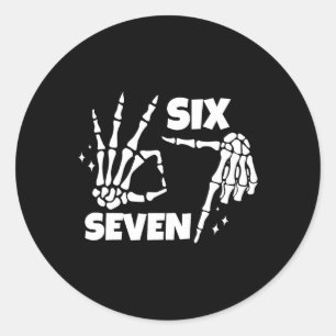 6 7 Meme Grappige Skelet Handen Halloween Koppels  Ronde Sticker