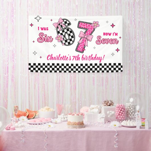 6 7 Six Seven Meme Trend Pink Girls 7th Birthday Spandoek (Feest)
