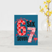 6 7 Valentijn Six Seven Meme Coquette Strik Harten Kaart (Gele Bloem)