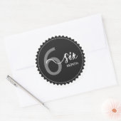6 maanden Klassieke ronde Sticker (Envelop)