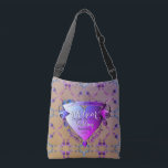 6e Amethyst Roos Wedding Jubileum Crossbody Tas<br><div class="desc">Ik bewonder deze kleuren en wilde een collectie zien voor elke kamer van het huis,  en handtas accessoires om op te starten! En voor je zesde trouwdag!!!!Je kunt dit ontwerp ook vinden voor de slaapkamer en het bad in mijn Zazzle shop!</div>