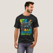 6e graad ontgrendeld niveau weer op school t-shirt (Voorkant volledig)