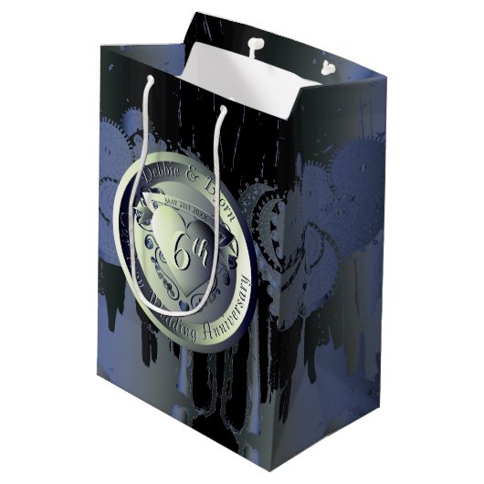 6e Jubileum van het huwelijk Bronze Heart Medallio Medium Cadeauzakje (Achterkant Gekanteld)