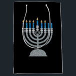 6e nacht van Hanukkah Glitter Medium Gift Bag Medium Cadeauzakje<br><div class="desc">Hanukkah 2022 begint in de avond van zondag 18 december en eindigt in de avond van maandag 26 december</div>