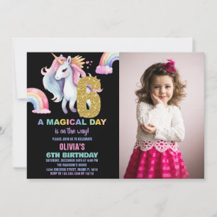 6e Rainbow Unicorn Verjaardag Uitnodigingen w foto