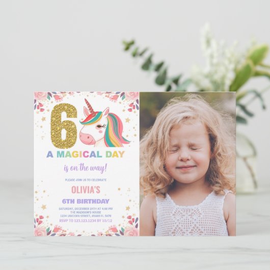 6e Verjaardag Eenhoorn Verjaardag Uitnodigingen fo (Staand voorkant)