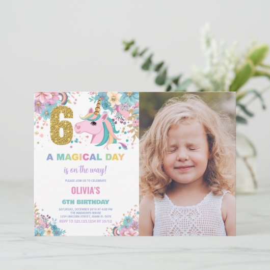 6e Verjaardag Eenhoorn Verjaardag Uitnodigingen fo (Staand voorkant)