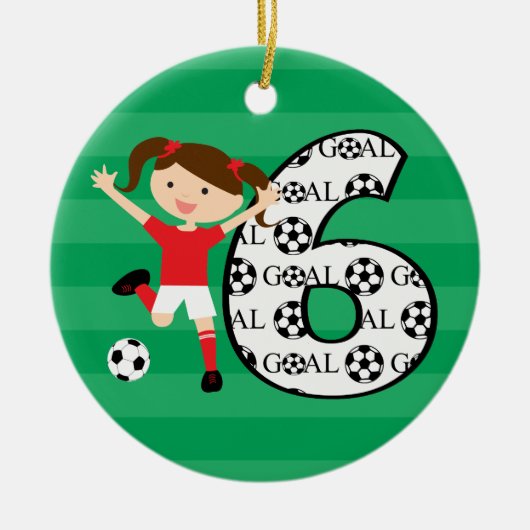 6e verjaardag Rood en wit voetbalmeisje 1 Keramisch Ornament (Voorkant)
