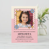 6e verjaardag uitnodiging Retro Groovy Pink Flower (Staand voorkant)