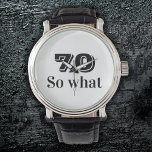 70 dus wat Funny Gezegde 70th Birthday Horloge<br><div class="desc">70 dus wat Funny Gezegde 70th Birthday Watch. Moderne zwarte typografie. Een grappig en inspirerend cadeau voor een man of vrouw die de 70ste verjaardag viert. Ideaal voor een persoon met een gevoel van humor. U kunt het leeftijdsnummer wijzigen.</div>