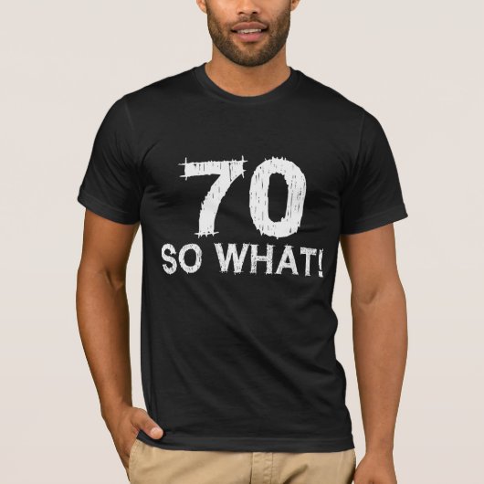 70 Dus Wat - Grappige 70ste Verjaardag T-shirt (Voorkant)