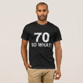 70 Dus Wat - Grappige 70ste Verjaardag T-shirt (Voorkant volledig)