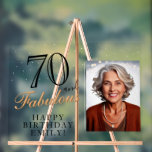70 en Fabulous Elegant Black 70th Birthday Foto Acryl Bord<br><div class="desc">70 and Fabulous Elegant Black 70th Birthday Foto Acryl Teken. 70 en fantastische tekst in trendy schrift met een naam. Personaliseer het met uw foto,  jouw naam en de leeftijd en maak uw eigen verjaardagsfeestbord. Het is een geweldig teken en achtergrond voor het verjaardagsfeest van een vrouw.</div>