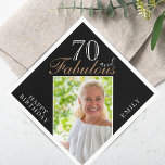 70 en Fabulous Elegant Script Photo 70th Birthday Servet<br><div class="desc">70 en Fabulous Black Elegant Script Photo 70th Birthday Napkins. Maak je eigen artikel van het 70ste verjaardagsfeestje voor haar. Pas met de naam en de leeftijd aan en neem uw foto in de sjabloon op.</div>