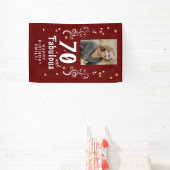 70 en Fabulous Foliage Red 70th Birthday Foto Spandoek (Insitu)