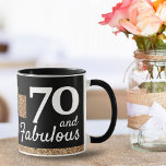 70 en Fabulous Gold Glitter 2 Foto 70e verjaardag Mok<br><div class="desc">70 en Fabulous Gold Glitter 2 Foto's 70th Birthday Black Mok. Voeg uw foto's toe - u kunt een oude en nieuwe foto gebruiken.</div>