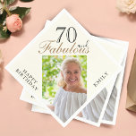 70 en Fabulous Ivory Elegant Photo 70th Birthday Servet<br><div class="desc">70 en Fabulous Ivory Elegant Script Photo 70th Birthday Napkins. Maak je eigen artikel van het 70ste verjaardagsfeestje voor haar. Pas met de naam en de leeftijd aan en neem uw foto in de sjabloon op.</div>