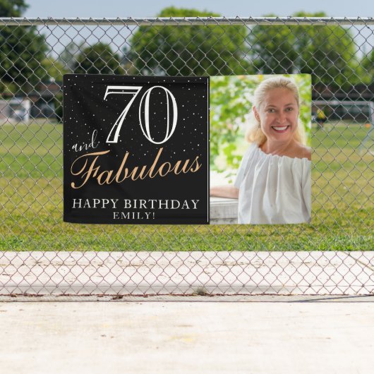 70 en Fabulous Modern Black 70th Birthday Foto Spandoek (Insitu)