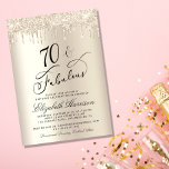 70 Fabulous Gold Glitter 70th Birthday Party Kaart<br><div class="desc">Elegant en chic gepersonaliseerde 70e verjaardagsfeestuitnodiging met "70 & Fabulous" in stijlvol schrift tegen de achtergrond van een champagne Gold faux folie,  met gouden faux glitter die van bovenaf druppelt. Je kunt het jaar personaliseren,  haar naam en de partijdetails.</div>