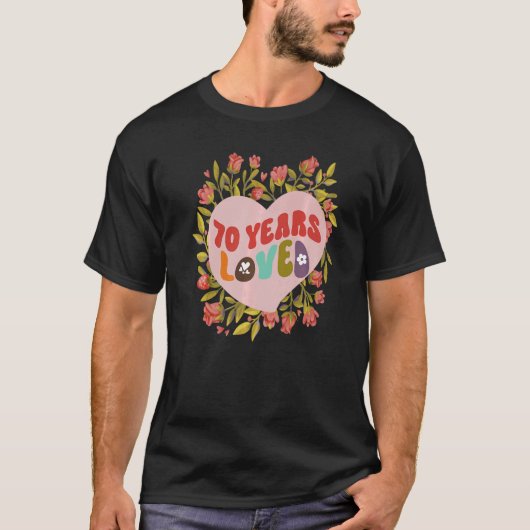 70 jaar geliefd bij vrouwen verjaardagsfeest retro t-shirt (Voorkant)