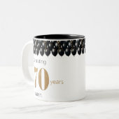 70 jaar glimlachen en sips tweekleurige koffiemok (Voorkant links)