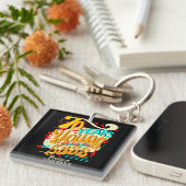 70 jaar jong nog steeds vol sass, kleurrijke sfeer sleutelhanger (Voorkant Rechts)