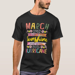 70-jarige geboren in maart 1952 70e verjaardag vro t-shirt