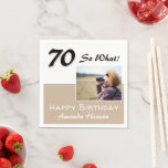 70 Wat beige Funny 70th Birthday Foto Servet<br><div class="desc">70 Dus wat Beige Funny 70th Birthday Foto Napkins. Grappig en inspirerend 70 dus welk gezegde in een modern schrift. Voeg uw foto toe en verander de naam en om het even welke tekst op de servetten. Geweldig voor een vrouw met een gevoel van humor.</div>