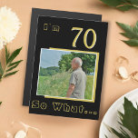70 Wat Funny Quote 70th Birthday Foto<br><div class="desc">70 Dus wat een grappige quote 70th Birthday Photo Magnet Kaart. Het wordt geleverd met een grappige en inspirerend quote I`m 70 Dus wat op een zwarte achtergrond en is ideaal voor een persoon met een gevoel van humor. Je kunt de leeftijd veranderen en personaliseren met je foto.</div>