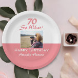 70 Wat Funny Quote 70th Birthday Foto Papieren Bordje<br><div class="desc">70 Wat grappig citaat 70e verjaardag fotopapier Borden. Grappig en inspirerend 70 dus welk gezegde in een modern schrift. Voeg uw foto toe en verander de naam en om het even welke tekst op de borden. Geweldig voor een vrouw met een gevoel van humor.</div>